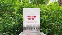 Chính nghĩa thuộc về ai? Câu trả lời từ một nhà báo Mỹ có lương tri