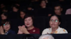 Hòa Minzy đưa xe tăng, súng đạn vào MV “Nỗi đau giữa hòa bình”