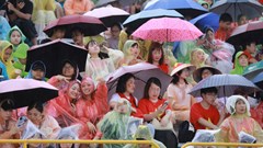 Khán giả háo hức đổ về sân khấu chờ đợi concert “Việt Nam trong tôi”