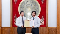 Bộ VHTTDL công bố, trao quyết định công nhận chức vụ Hiệu trưởng Trường Đại học Sân khấu - Điện ảnh Hà Nội