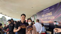 Hàng nghìn khán giả đổ về Cung Quy hoạch để nhận vé concert Hạ Long 2025