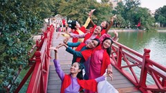 “Tay trong tay – Hand in hand”: Vũ điệu cộng đồng mang đậm bản sắc dân tộc
