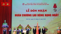 Nhà xuất bản Chính trị quốc gia Sự thật đón nhận Huân chương Lao động hạng Nhất