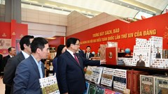 Thủ tướng thăm khu trưng bày sách, báo tại Đại hội XIV của Đảng
