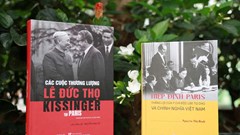 Giải mã cuộc đấu trí lịch sử tại Paris qua hai ấn phẩm đặc biệt