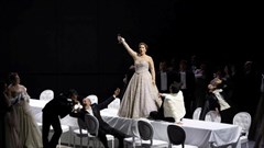 Chiếc đèn chùm “khổng lồ” và bí mật phía sau vở opera “La Traviata” tại Việt Nam
