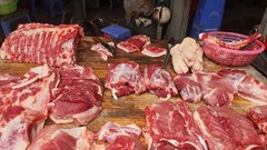 Nhiều hàng hóa tăng giá sớm trước Tết