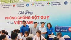 Khám bệnh, tư vấn và cấp phát thuốc miễn phí cho người dân