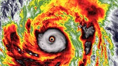 Siêu bão Sinlaku tiếp tục tăng cấp