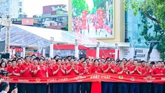 Người dân cả nước đi bộ “Cùng Việt Nam tiến bước” 