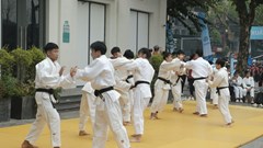 Trải nghiệm “đắm mình” trong các môn thể thao tại hồ Hoàn Kiếm