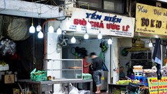 Kỳ lạ, bị phát hiện 300 tấn giò chả “ngậm” hàn the, cửa hàng vẫn mở bán tấp nập