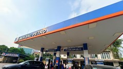 Nhiên liệu đồng loạt tăng, dầu Brent vượt 100 USD