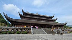 Chùa Tam Chúc phát 5 vạn suất ăn chay miễn phí mỗi ngày cho phật tử về chiêm bái xá lợi Đức Phật