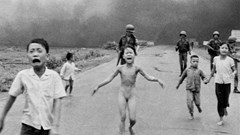 Luật sư và hãng AP sẽ bảo vệ quyền lợi tác giả bức ảnh "Em bé Napalm"