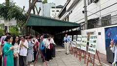 Giới thiệu cuộc đời, sự nghiệp của Chủ tịch Hồ Chí Minh qua sưu tập tem, bưu ảnh