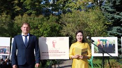 Trưng bày tài liệu lưu trữ, hình ảnh về hoạt động của Chủ tịch Hồ Chí Minh tại Liên bang Nga