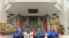 Diễn viên phim “Mưa đỏ” được nhận Huy hiệu Bác Hồ