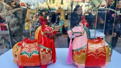 Khám phá “Ngựa về phố” với những tác phẩm độc bản tại Di tích Văn Miếu