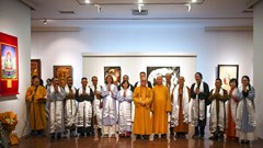 “Sen đầu hạ”: Khi hội họa trở thành hành trình thiền định giữa mùa Phật đản
