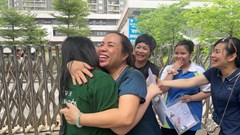 Thí sinh phấn khởi vì làm tốt môn Ngữ văn