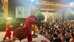 Rộn ràng mùa trung thu trong các  lớp học và khu dân cư