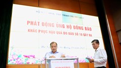 Chung tay cùng đồng bào bị bão lũ