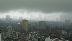 Nhiều trường Hà Nội chuyển học trực tuyến do mưa ngập