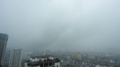 Hà Nội mịt mù trong cơn mưa buổi sáng