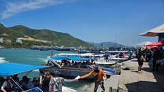 Khánh Hòa đón gần một triệu lượt khách tham quan trong dịp lễ 30.4 và 1.5