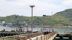 Bị tai nạn khi lên cầu tàu du lịch ở Bãi Kinh, một trẻ em tử vong