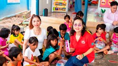 Nhiều phần quà ý nghĩa đến với đồng bào Raglai ở Cầu Gãy, Đá Hang