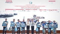 Tặng 200 phần quà cho ngư dân bám biển