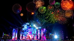 Màn pháo hoa thắp sáng đêm khai mạc Lễ hội Văn hóa – Du lịch biển Nha Trang 