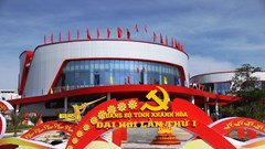 Rực rỡ cờ hoa chào đón Đại hội Đảng bộ tỉnh Khánh Hoà