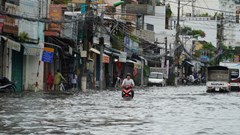 Mưa lớn khiến nhiều tuyến đường Nha Trang ngập sâu