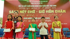 Khánh Hòa: Hội thi viết chữ Chăm “Sáng nét chữ - Giữ hồn Chăm”