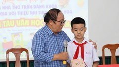 Sôi nổi “Chuyến tàu văn học tuổi thơ” cùng nhà thơ Trần Đăng Khoa