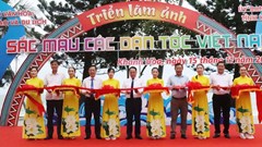 Khai mạc triển lãm ảnh “Sắc màu các dân tộc Việt Nam“