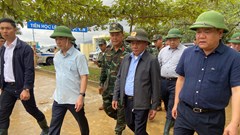 Thường trực Ban Bí thư Trần Cẩm Tú trực tiếp thị sát, chỉ đạo khắc phục mưa lũ lịch sử tại Khánh Hòa