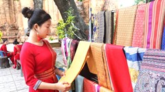 Khánh Hòa: Sắc màu văn hóa Chăm qua thổ cẩm Mỹ Nghiệp và gốm Bàu Trúc