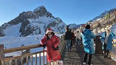 Núi tuyết Ngọc Long: “Kỳ quan băng giá” giữa lòng phố Lệ Giang