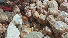  Thu giữ hơn 10 tấn gà không nguồn gốc tại một cơ sở giết mổ lậu