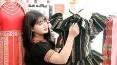 H’Loang Mlô: Đưa thổ cẩm Ê Đê “xuống phố“