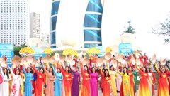 Khánh Hòa: Rực rỡ màn trình diễn của 3.000 tà áo dài vinh danh di sản Việt