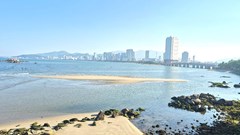 Kỳ ảo “đảo cát” trắng mịn hiện hình giữa lòng vịnh Nha Trang