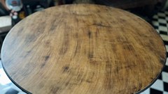 Bí ẩn chiếc bàn xoay 