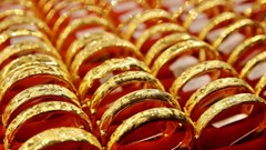 Giá vàng hôm nay 13.9.2025: Trong nước lao dốc, thế giới vững đỉnh