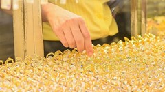 Giá vàng hôm nay 20.9.2025: Vàng nhẫn giảm nhẹ, vàng miếng neo cao