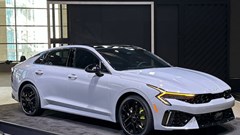 KIA K5 tháng 10.2025: Sedan hạng D giá tốt 'FULL' công nghệ